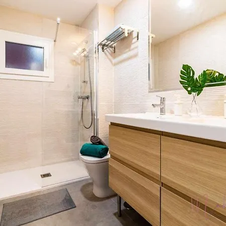 2 En Estadio 6 Plazas 3 Hab Y Metro Apartment Seville
