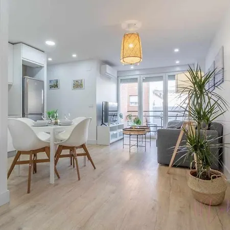 2 En Estadio Sevilla, 6 Plazas Y Metro Apartman *